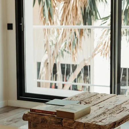Amber Apartment 4 *